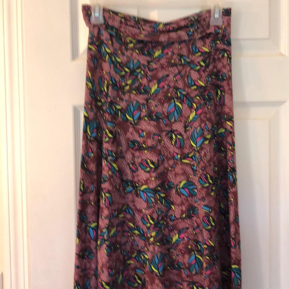 LuLaRoe Maxi skirt XS feather pattern